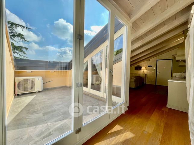 Attico/mansarda in residenziale in Via Aureliano Pertile