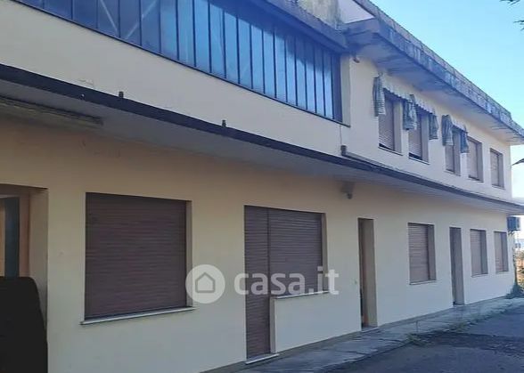 Capannone in commerciale in Via Maestra 224