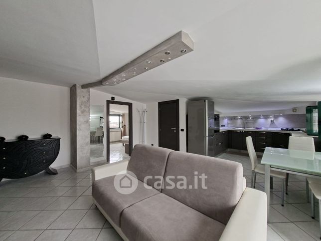 Appartamento in residenziale in Via Siena 21