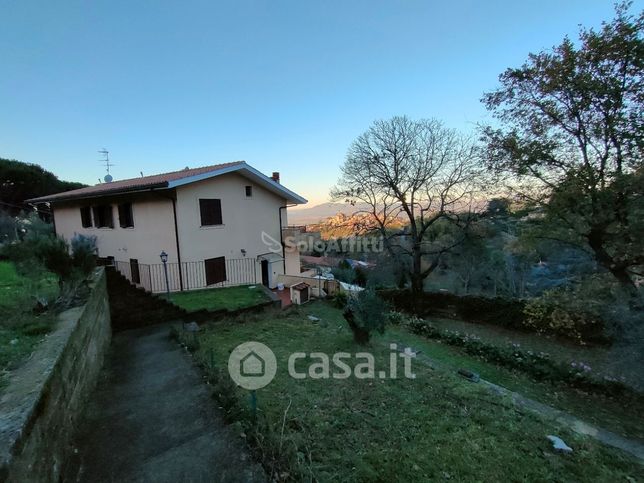 Casa bi/trifamiliare in residenziale in Via San Romualdo 14