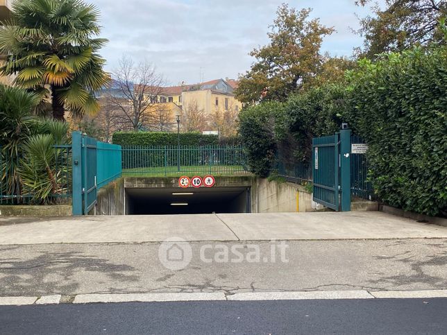 Garage/posto auto in residenziale in Via Toce 6