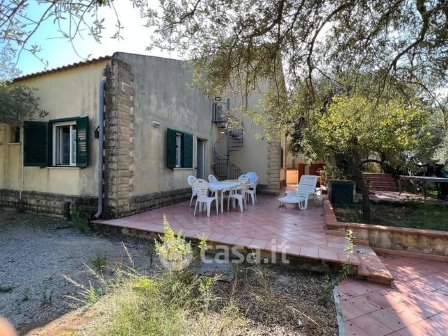 Villa in residenziale in Via la Maddalena 48