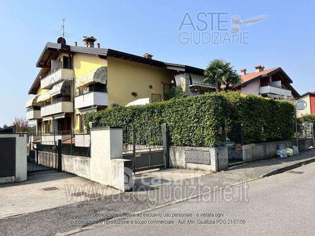 Appartamento in residenziale in Via Antonio Locatelli 32