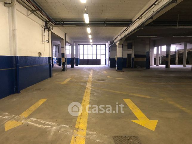 Negozio/locale commerciale in commerciale in Via Foro Boario 10