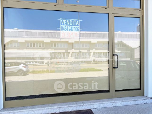 Negozio/locale commerciale in commerciale in 
