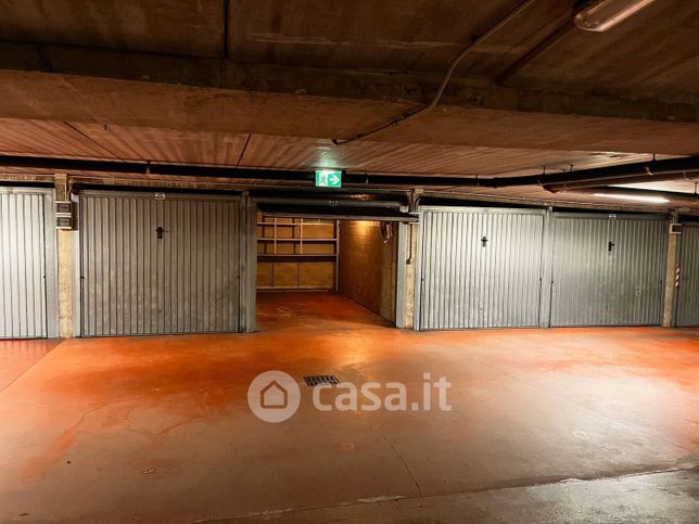 Box/posto auto in residenziale in Via Giuseppe Maria Saporiti