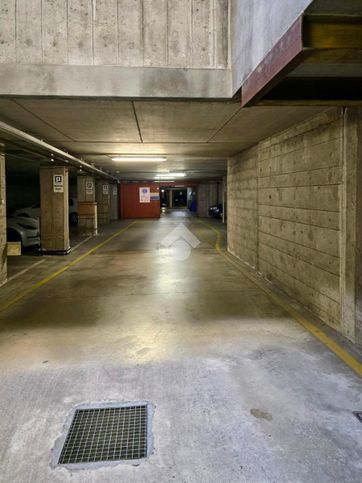 Garage/posto auto in residenziale in Via Carmelitani Scalzi 20