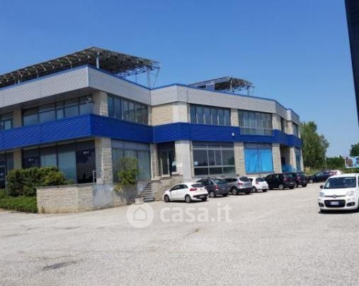 Capannone in commerciale in Strada Valenza