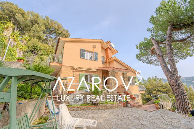 Villa in residenziale in Via Bellavista 20