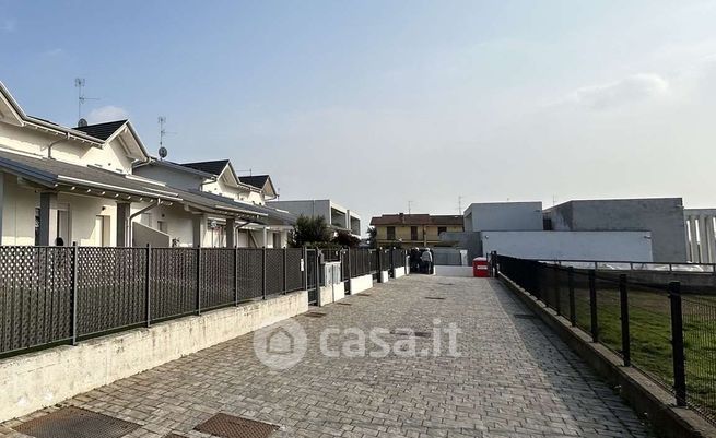 Casa bi/trifamiliare in residenziale in 