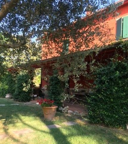 Casa bi/trifamiliare in residenziale in 