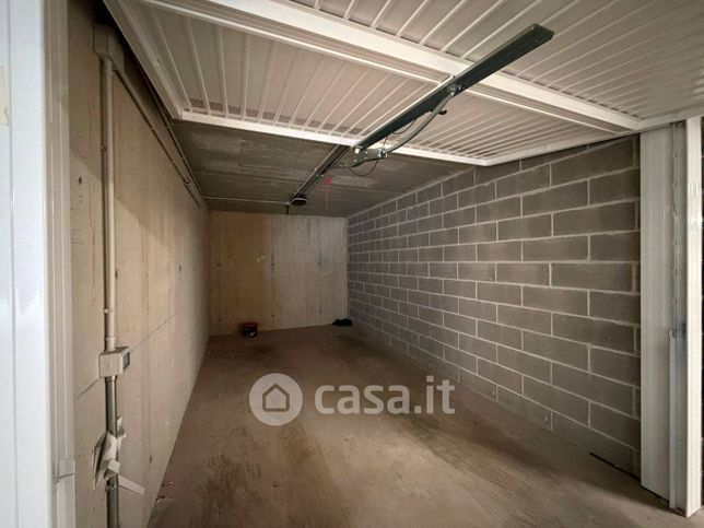 Box/posto auto in residenziale in Via Asiago 35