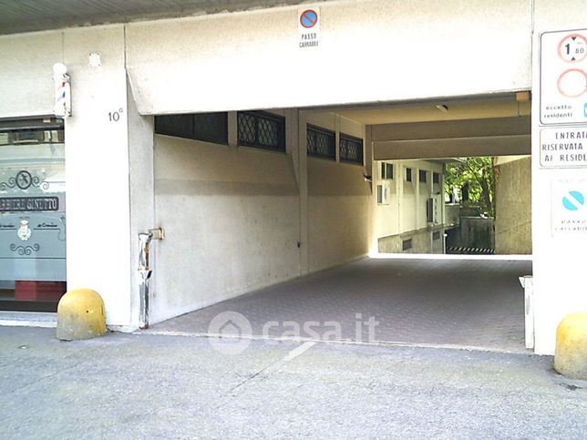 Garage/posto auto in residenziale in Viale Po 10