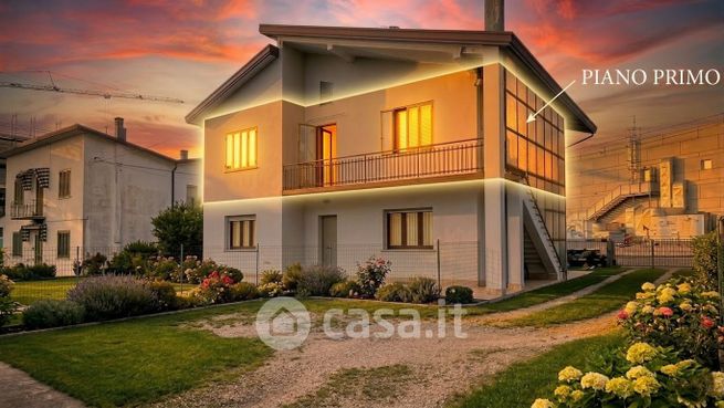 Casa bi/trifamiliare in residenziale in Via Santo Stefano