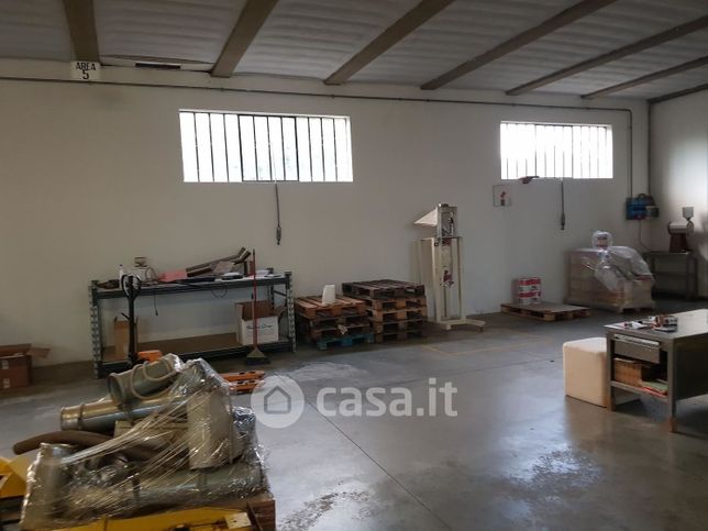 Capannone in commerciale in Via dell'Arpino 3 A