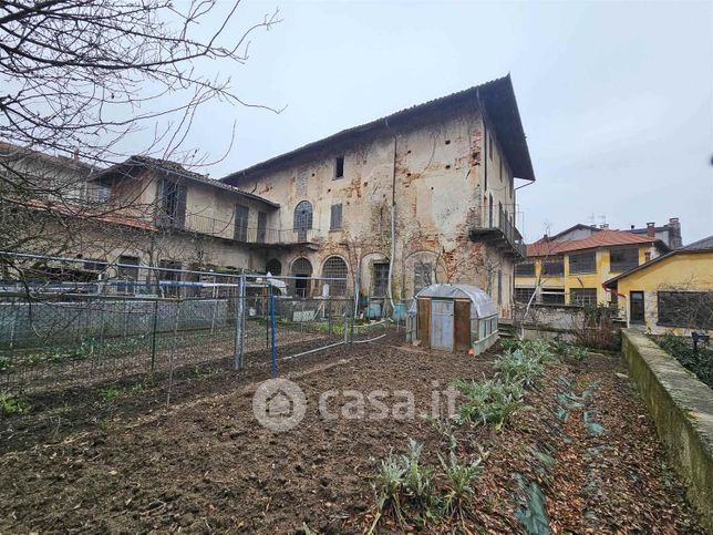 Casa indipendente in residenziale in Via Roma 48