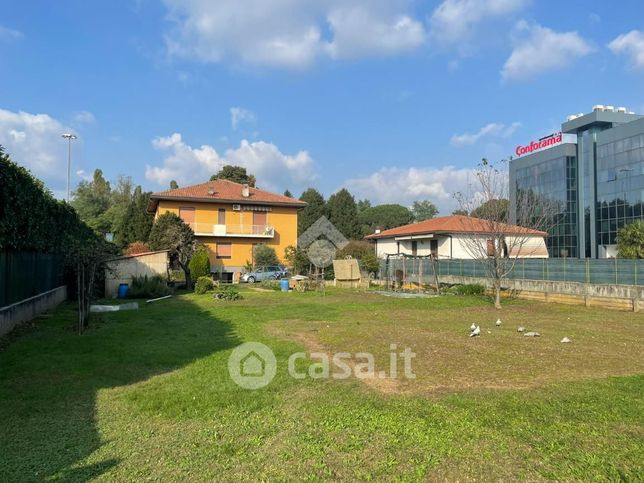 Terreno edificabile in residenziale in Viale Europa Ovest 45