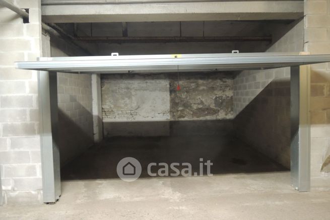 Box/posto auto in residenziale in Via Giovanni Acerbi
