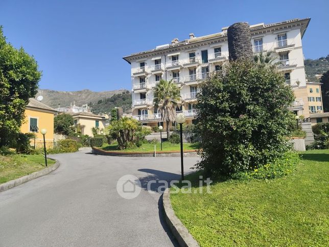 Ufficio in commerciale in Via Eros da Ros