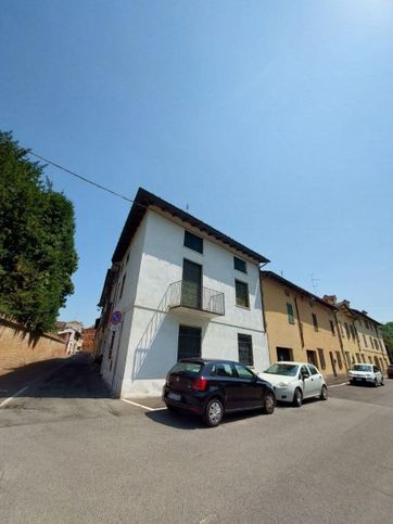 Casa indipendente in residenziale in Via Confine 33