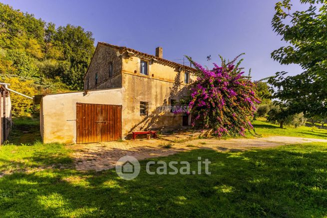 Casa indipendente in residenziale in 