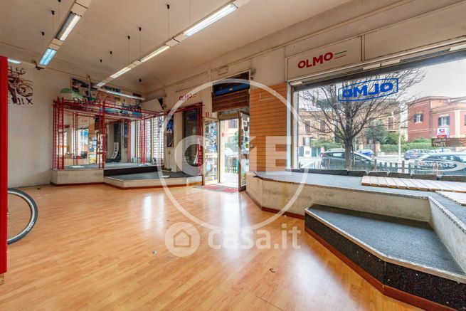 Negozio/locale commerciale in commerciale in Via Alghero 4