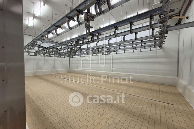 Capannone in commerciale in Via Guglielmo Marconi