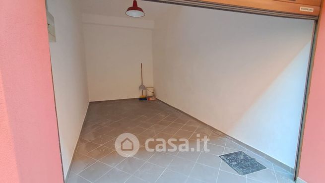 Box/posto auto in residenziale in Via dell' Abate 24