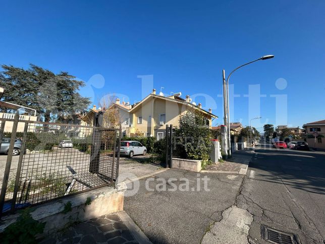 Garage/posto auto in residenziale in Viale della Repubblica 248 -254