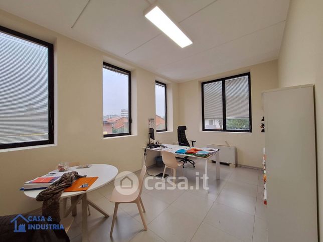 Ufficio in commerciale in Via Archimede