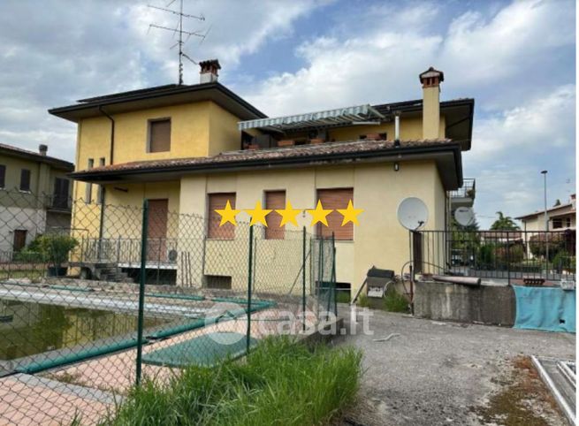 Appartamento in residenziale in Via I. Nievo