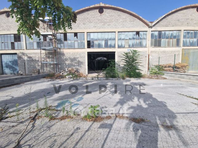 Capannone in commerciale in Via Navello 27