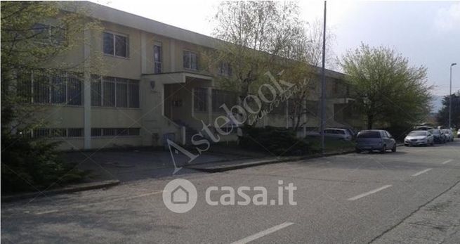 Capannone in commerciale in Corso Lombardia