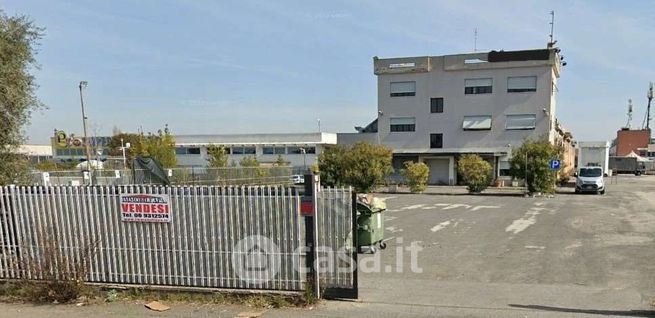 Capannone in commerciale in Viale J. F. Kennedy 76