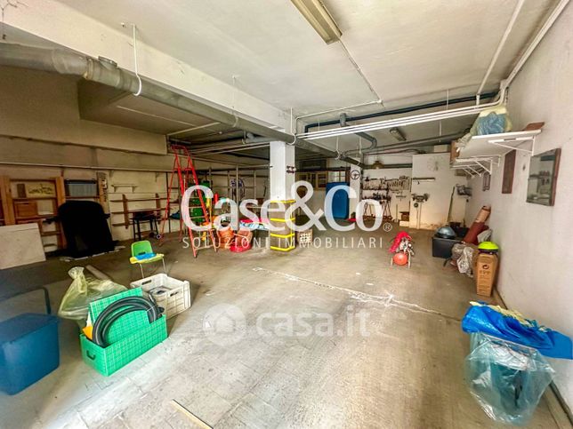 Box/posto auto in residenziale in Viale del Piave 143