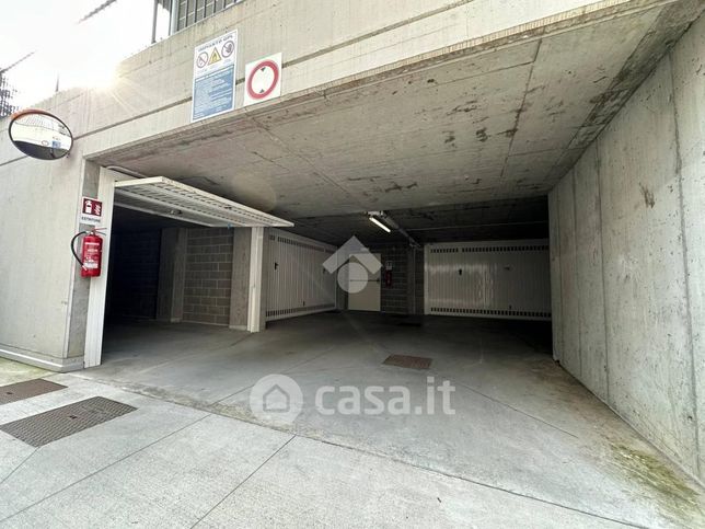 Garage/posto auto in residenziale in Via Madre Teresa di Calcutta 3