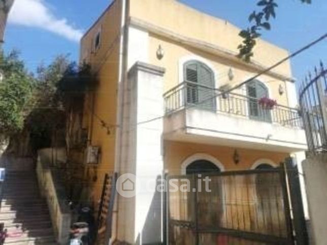 Villa in residenziale in Via Nazionale 164