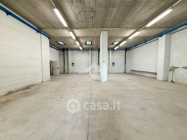 Capannone in commerciale in Via alla Spiaggia