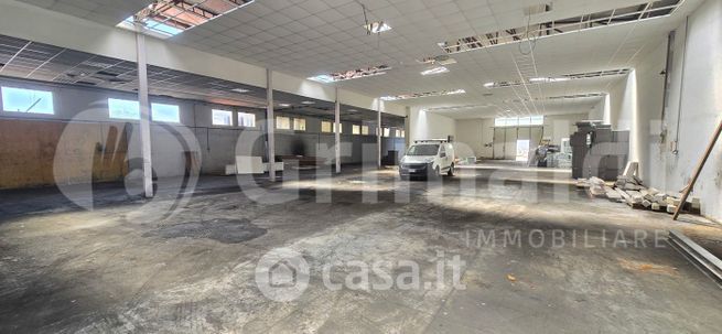 Capannone in commerciale in Via Capri 1