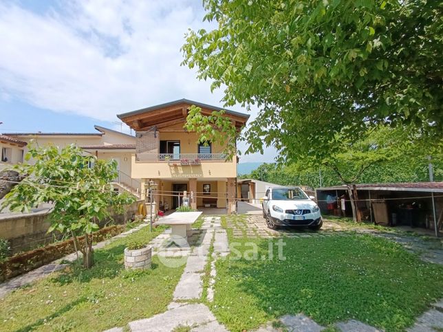 Casa indipendente in residenziale in
