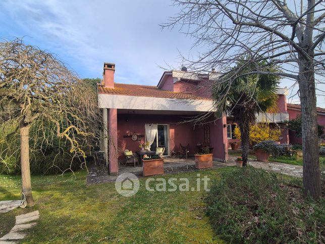 Villa in residenziale in Montecchio