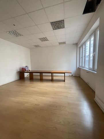 Ufficio in commerciale in Via Emilio Lepido 44