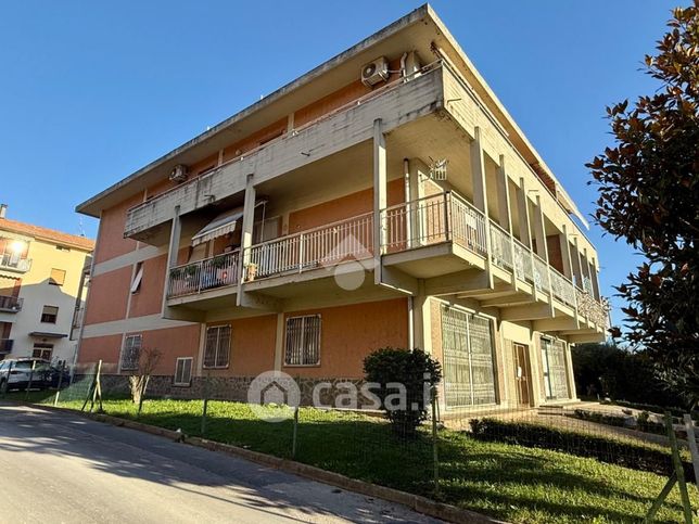 Appartamento in residenziale in Via Ippolito Nievo 14