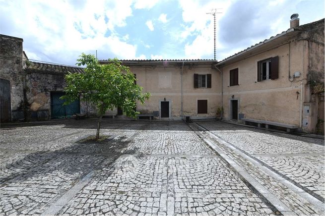 Appartamento in residenziale in Piazza Chiesa 12