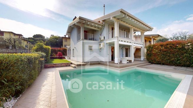 Villa in residenziale in Via dei Prati