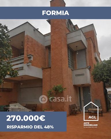 Casa bi/trifamiliare in residenziale in Via Spiaggia di Piscinola