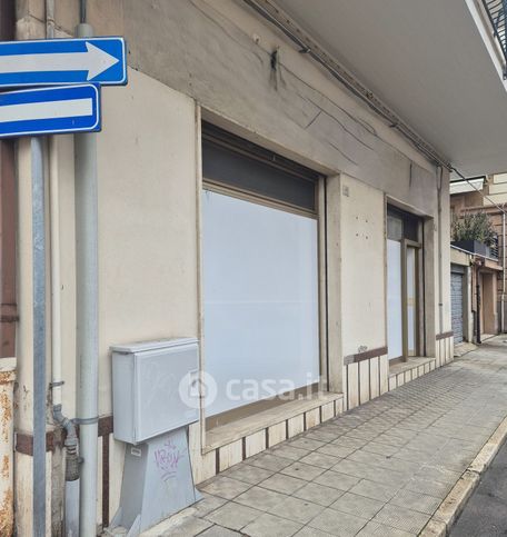 Negozio/locale commerciale in commerciale in Via Luigi Dari