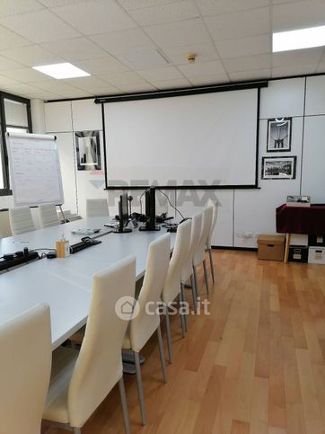 Ufficio in commerciale in 