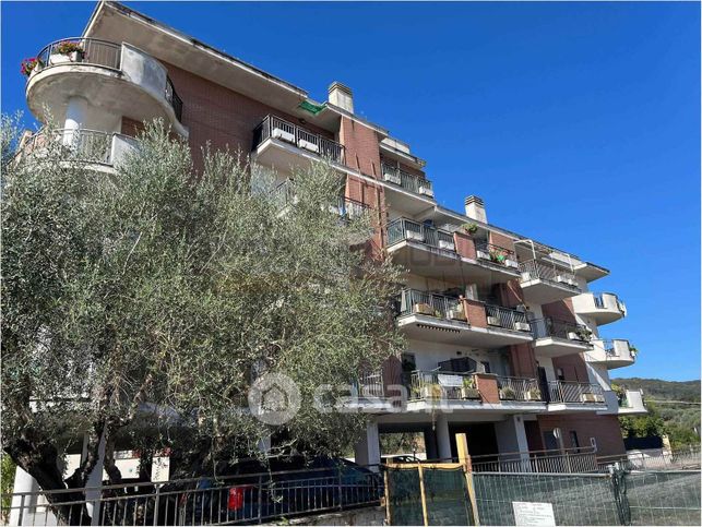 Appartamento in residenziale in Via Tiberina 155