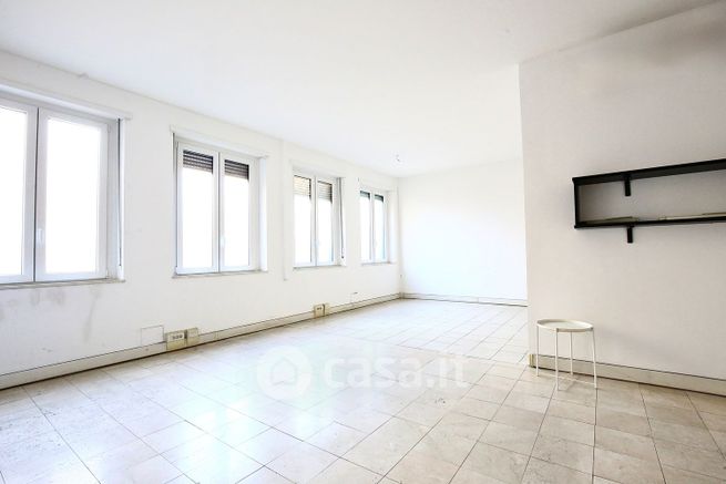 Ufficio in commerciale in Piazzale Luigi Cadorna 10